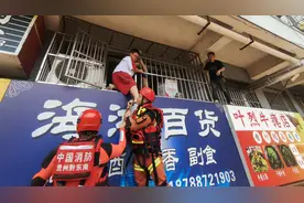 暴雨夜袭贵州榕江！他们劈波斩浪抢险救灾图片