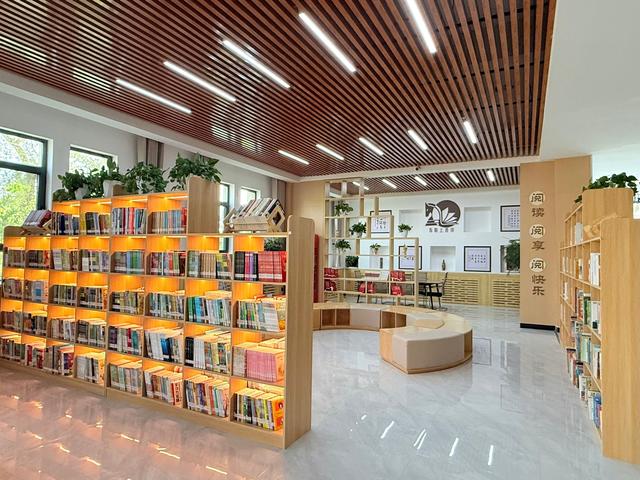 2025年武汉公共文化志愿服务边疆行顺利启程，武汉图书馆博乐分馆正式揭牌