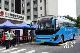 专程从珠海赶来乘车，深中跨市公交乘客初体验图片