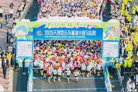 男女冠军双双打破赛会纪录 2025天津欢乐东丽湖半程马拉松圆满落幕图片