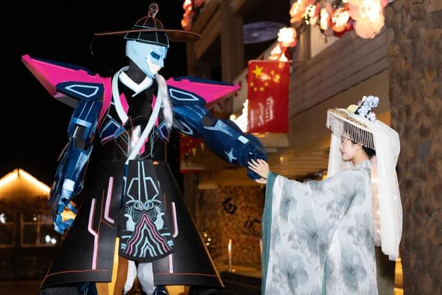 “机甲杜甫”亮相西岭雪山，“国潮+科技”演绎“成都式浪漫”