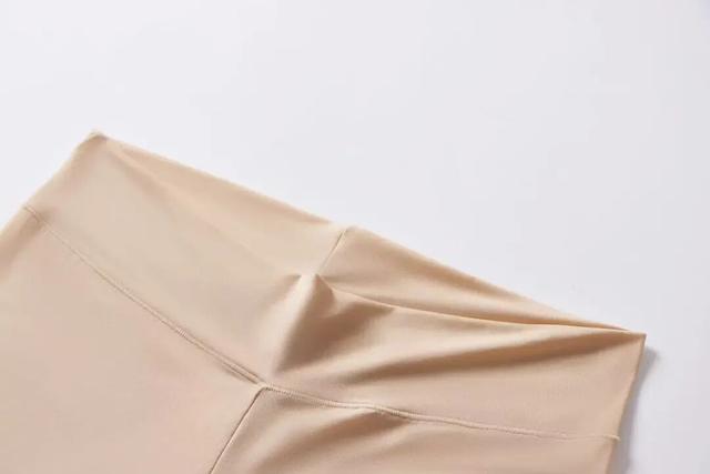 爽翻了！今天起女生真不用穿内衣了......