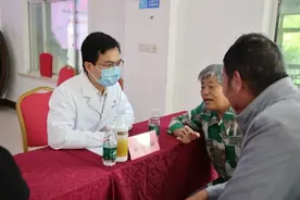 “石榴籽城乡大健康直通车”开进社区 崇明区开展民族团结进步创建活动图片
