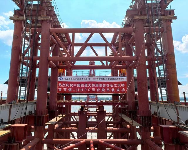 世界第一跨，“空中搭积木”！