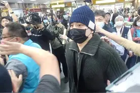 今日入伍！王大陆剃寸头亮相，相关部门：他没有特殊待遇图片