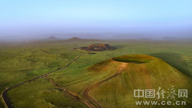 乌兰哈达火山景区：蒙古高原南缘的火山地质奇观与旅游新地标【全景新闻】