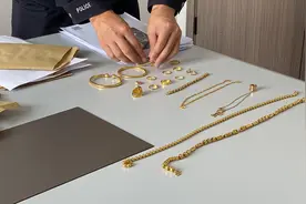 2年前失窃的十几万黄金找到了！破案的竟是一位水管工图片