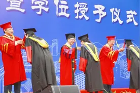 青春不散场 梦想再起航图片