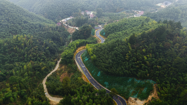 4860名骑友共赴安吉秋日之约，车轮转出商旅体融合新动能