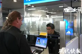 2025南京世界田联室内锦标赛将至，南京边检保障运动员“丝滑入境”图片