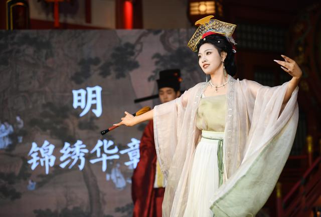 西安：汉服展演引客来