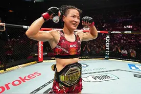 击败排名第一，张伟丽卫冕UFC女子草量级金腰带图片