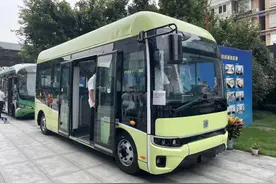 年底投放120辆！成都“微循环巴士”新车型亮相图片