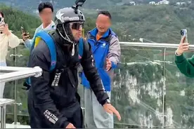 网传外国男子云南跳伞开伞失败坠落，景区：开伞成功了图片