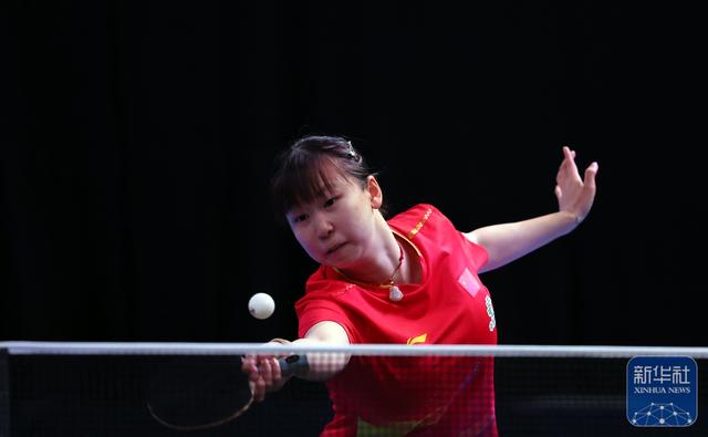 纵歌曼晋级WTT伦敦球星挑战赛32强