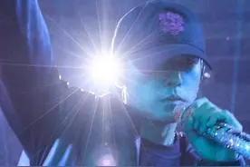 周杰伦瘦回20年前！周杰伦演唱会观众也是全明星阵容图片