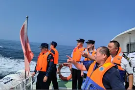 山东青岛海警局黄岛工作站与各涉海部门开展“四海一家，共享共治”联合执法行动图片