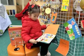 幼儿和家长一起动手自制图书，增进亲子感情，提高阅读能力图片