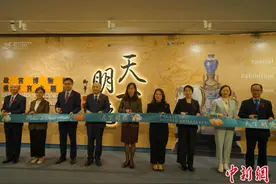 130件（套）故宫博物院珍藏文物亮相澳门图片