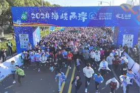 16000人激情开跑！2024海峡两岸（昆山）马拉松开赛图片