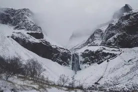 万千气象看中国·冰雪微笑曲线｜独one无two！世界上落差最大的火山湖瀑布，在长白山！图片