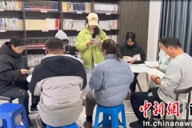 推进全民阅读进社区 新民市依托社区书屋开展主题阅读活动图片