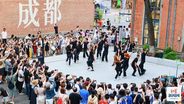 啤酒节、音乐live、展览……这个假期来东郊记忆开启多元体验