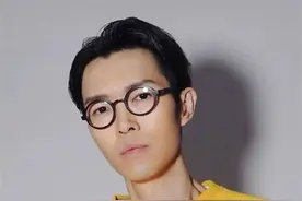 方大同两年前刚经历丧父之痛，去年10月露面称希望今年开巡演，亲友：他生前低调，不会对外公开后事细节图片