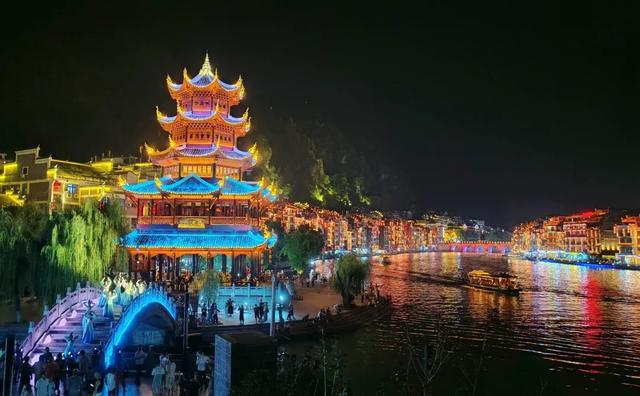 漂流泛舟戏水 尽享夏日清凉——镇远避暑体验游喜迎八方游客