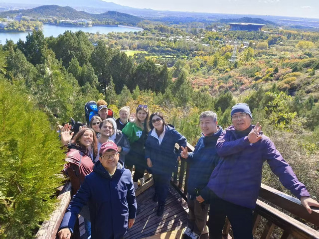 2025年中欧外交官登山活动在京举行