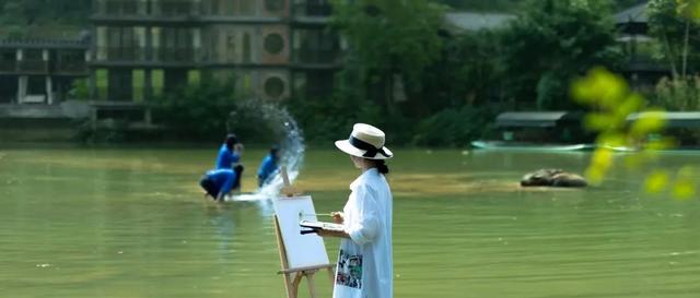 新华社携手董宇辉走进广西边关秘境，这里的山水“有点甜”……