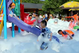 大暑时节享清凉图片