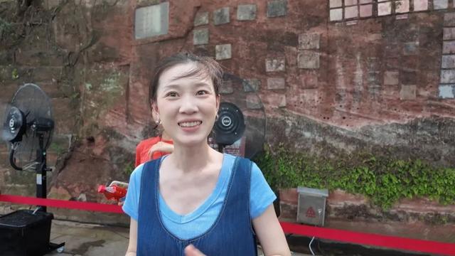 4500 斤冰块 “空降” 乐山大佛景区！还有冷风机+大风扇+冰袋……游客狂赞：贴心到心坎！