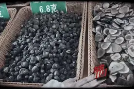 上海接连发生，专坑老年人！菜场里，阿姨瞬间崩溃！警方揭秘套路图片