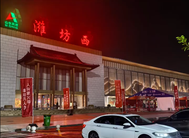山东某高速服务区突然爆火！比景区的人还多！网友：原本只想来上个厕所，结果花出去500多，一进门我都蒙了
