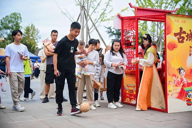 金秋十月去哪儿 万千气象成都行｜“天府令”英雄大会争霸赛燃动国庆假期
