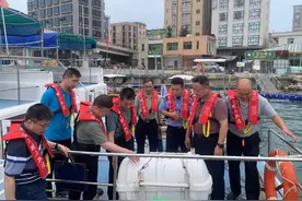 广东省海洋综合执法总队检查组到惠州开展伏季休渔前期执法检查图片