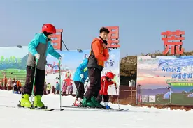 宜昌百里荒滑雪场开板，游客可纵享10余种雪地项目图片