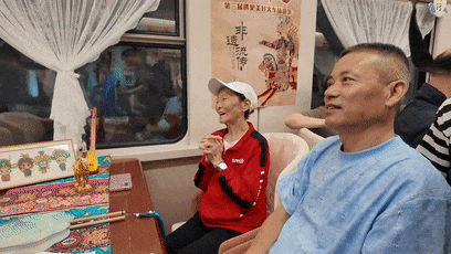 每个包厢都能洗澡！这趟卧铺列车超火爆！
