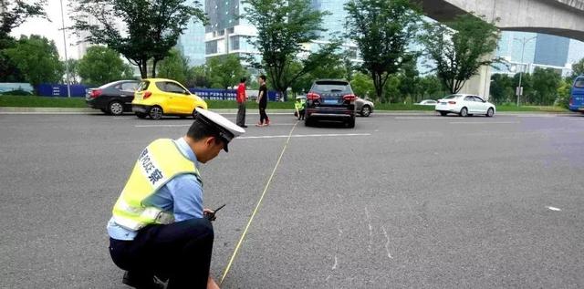 一家五口1死4伤，生日惨变忌日！家属崩溃：出门不到1分钟就出事了...