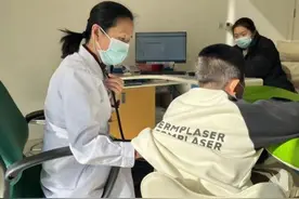 妇幼保健院儿科门诊千方百计缓解就诊压力图片