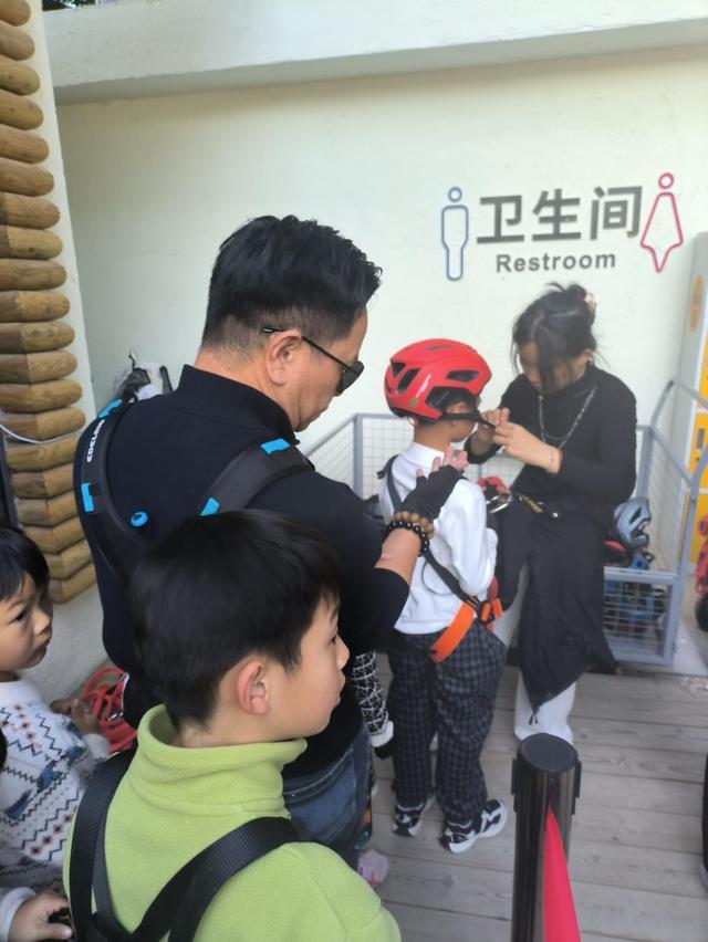 风穿林叶绳渡树间 龙岗园山这片营地邀您体验“飞檐走壁”