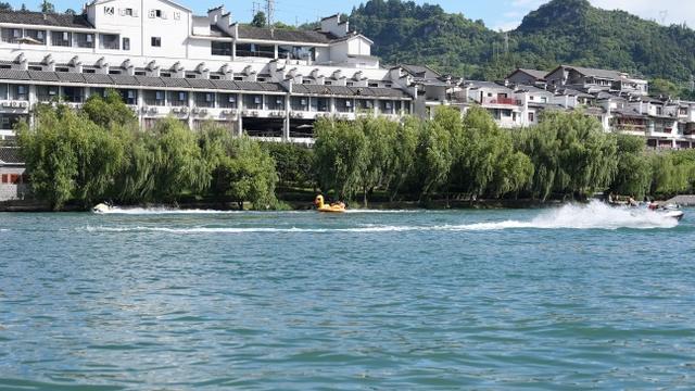 镇远：㵲阳河水上项目受游客追捧