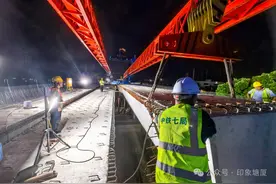 今天凌晨，塘厦镇迎宾大道跨铁路桥合龙了图片