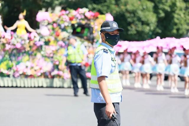 3.2公里民族非遗大巡游——毕节公安“满分守护”