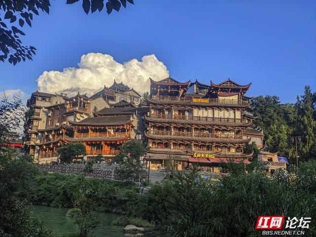 夏日重访芙蓉镇，只为一场沉醉光影的旅程