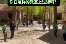 济南一小学还保留平房教室，秒回八零九零年代，你在这样的教室上过课吗？图片