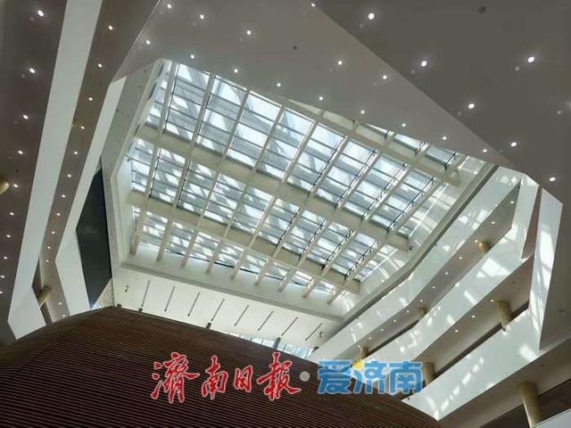 高温天里的“书香清凉”，济南图书馆成西客站片区热门打卡地