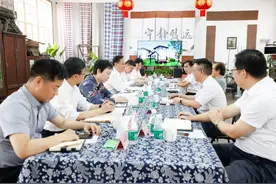 坚定文化自信，加快规划建设甪钓湾国际儿童戏剧小镇！程向民带队调研规划情况并主持召开座谈会图片