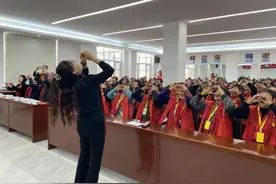 崂山区出现一批“60后大学生”！图片